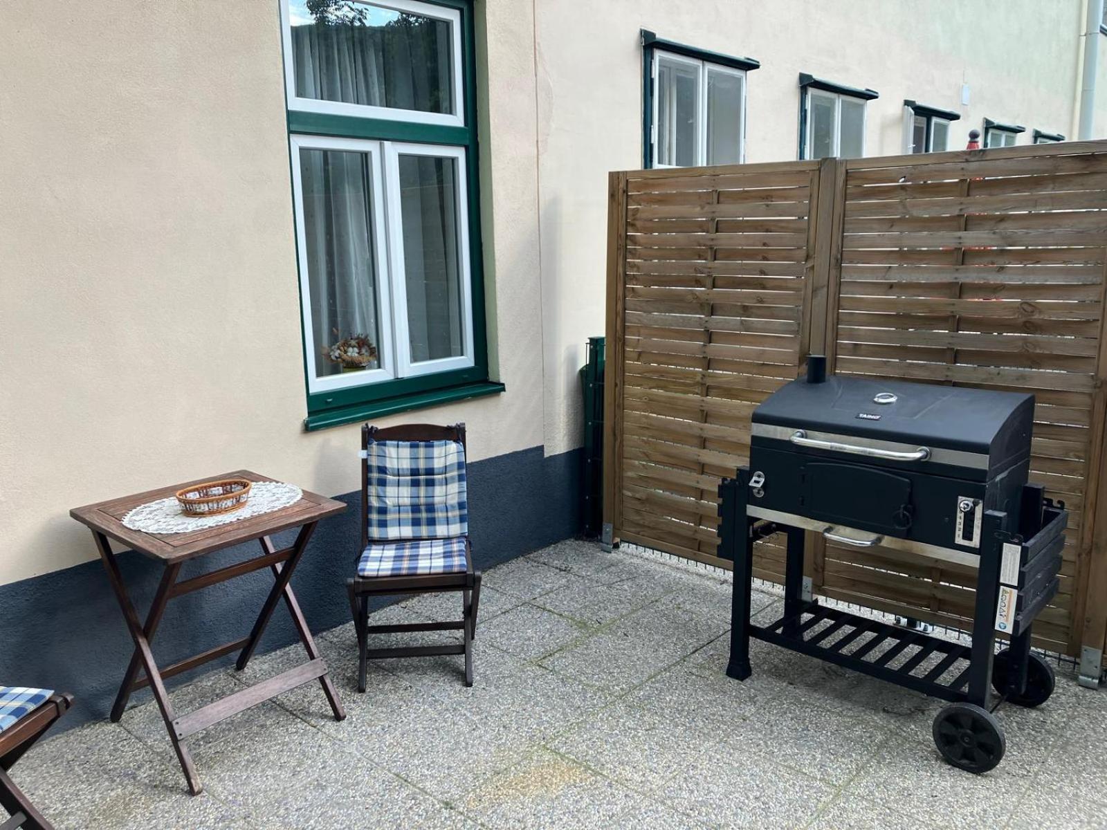 Schoene Wohnung Im Helenental Baden Bagian luar foto