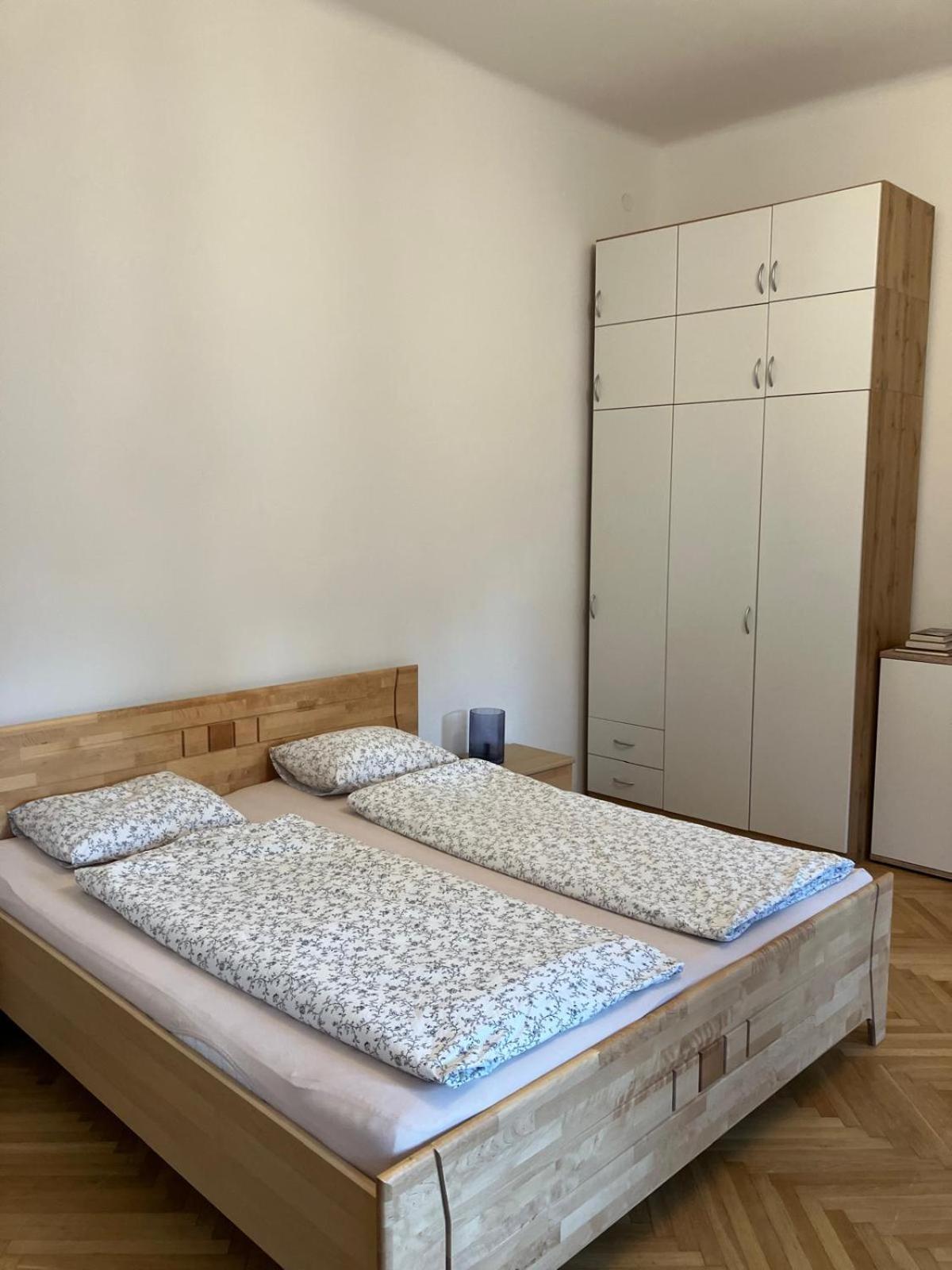 Schoene Wohnung Im Helenental Baden Bagian luar foto